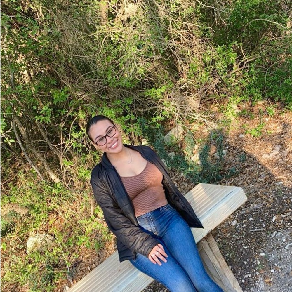 Meet your Posher, Cinthia